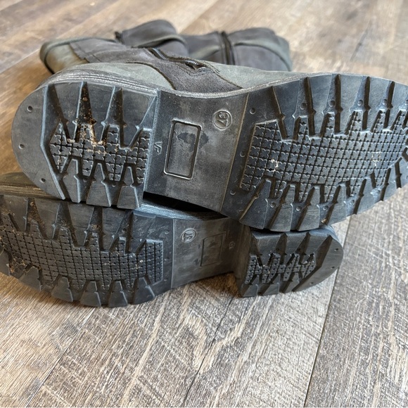 Bos. & Co. Black and Green Over the Knee Boots with Sleek Silhouette - Picture 3 of 4